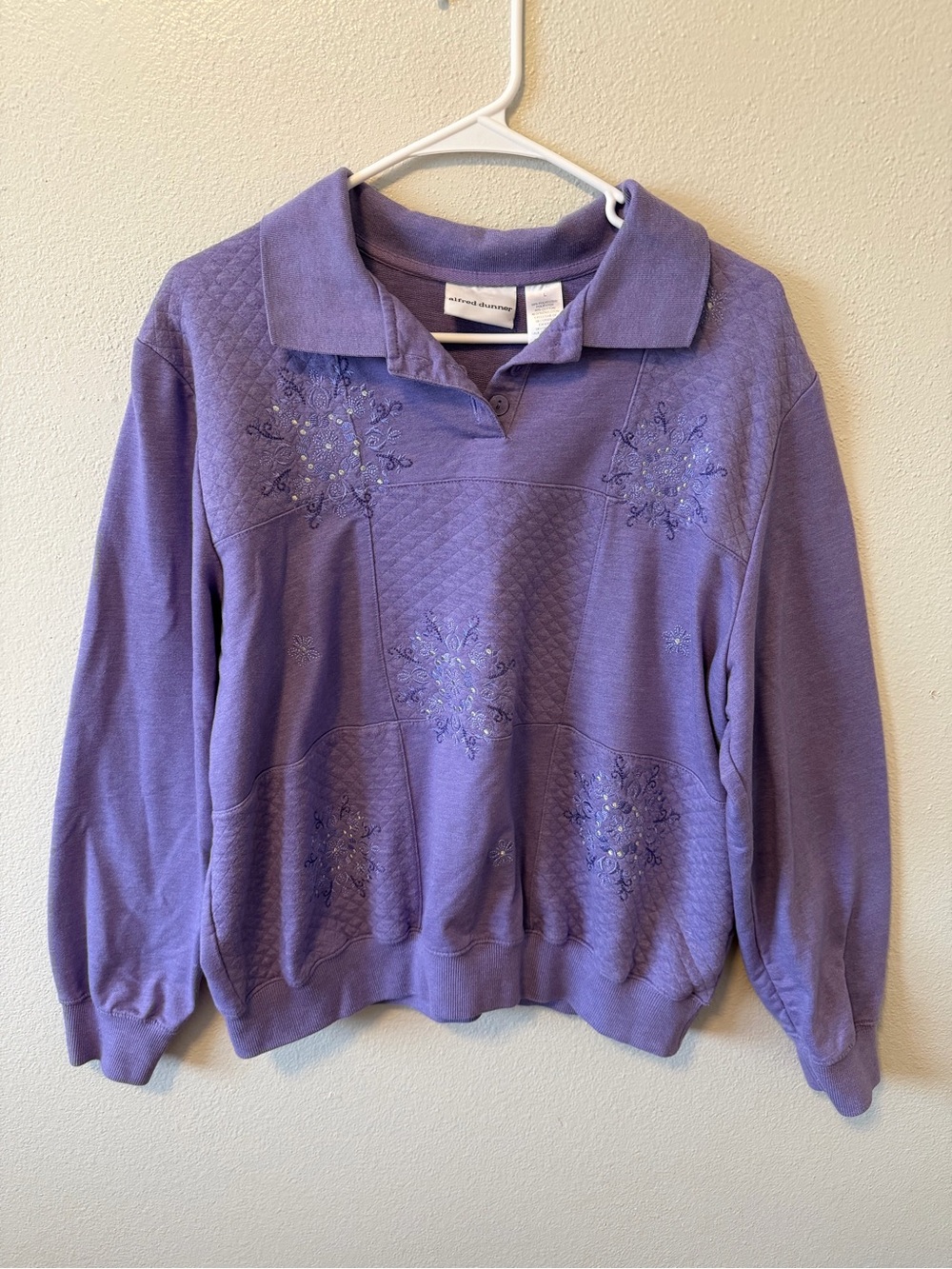 Alfred Dunner Vintage 90s Lavender Patchwork Embroidered Sweatshirt Grannycore